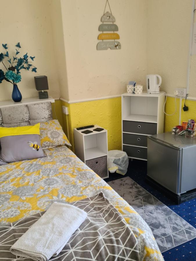 The Claire Michelle Hotel Blackpool Bagian luar foto