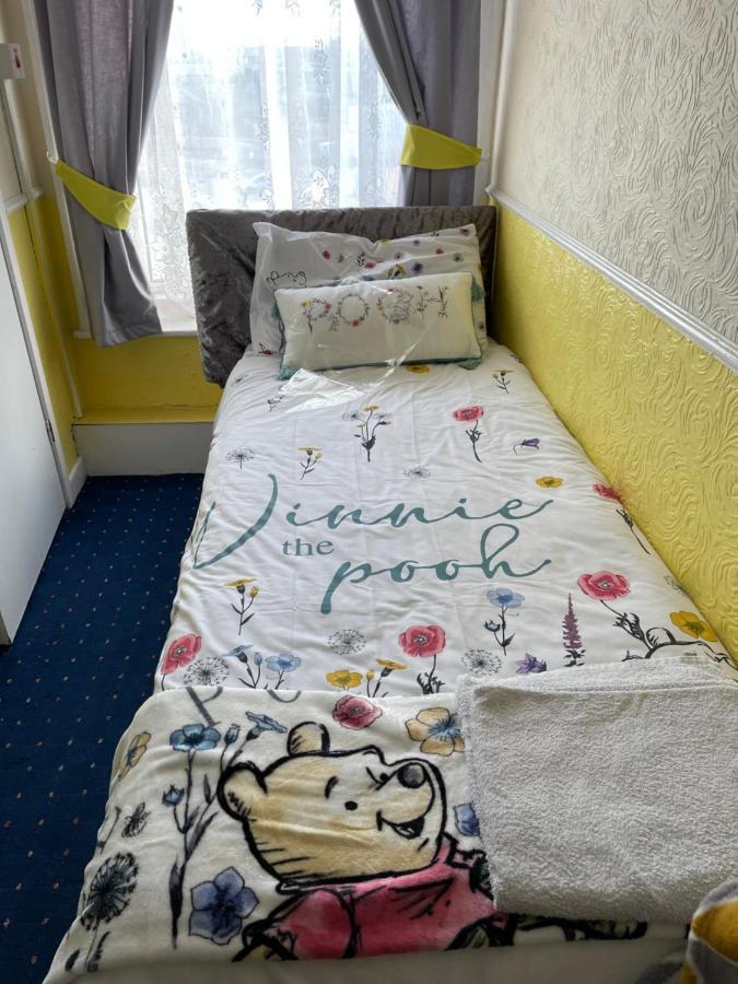 The Claire Michelle Hotel Blackpool Bagian luar foto